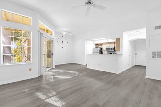 7360 Westpointe Blvd in Orlando, FL - Building Photo - Building Photo