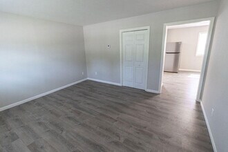 6108 E St Charles Rd in Columbia, MO - Building Photo - Building Photo