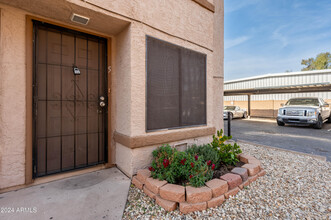 3044 E Beck Ln in Phoenix, AZ - Building Photo - Building Photo