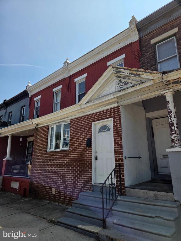 property at 5456 Spruce St