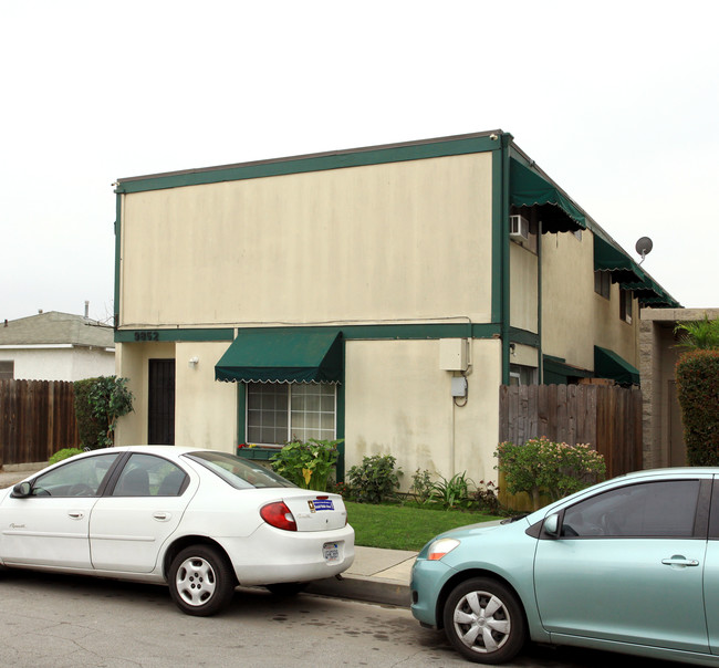 9852 Belmont St in Bellflower, CA - Foto de edificio - Building Photo