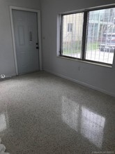 740 SW 7th St-Unit -5 in Miami, FL - Building Photo - Building Photo
