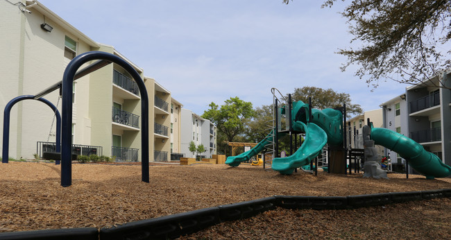 Oakland Terrace in Jacksonville, FL - Building Photo - Building Photo