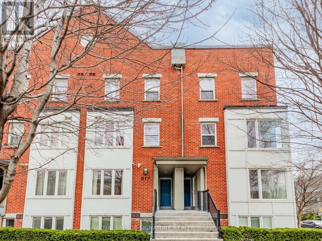 property at 817-817 Dundas St E