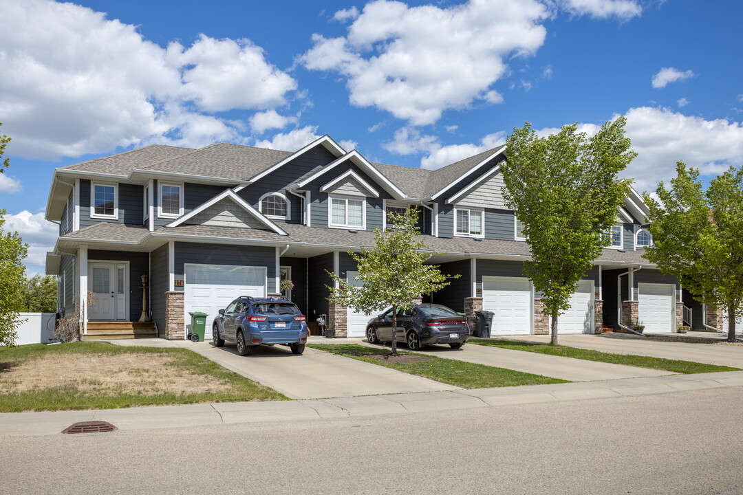 160 Larsen Cres in Red Deer, AB - Building Photo