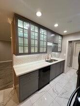 121 Sinclair Ave, Unit 223 in Glendale, CA - Building Photo - Building Photo