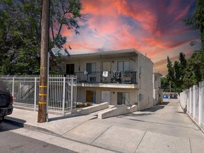 10427 Commerce Ave in Tujunga, CA - Building Photo - Building Photo