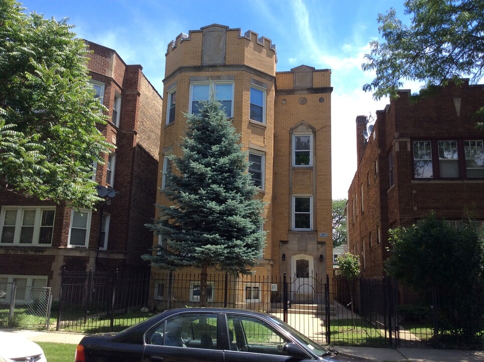 6429 N Claremont Ave in Chicago, IL - Building Photo