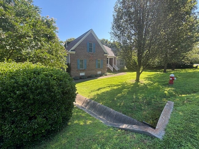 4905 Burnley Dr in Williamsburg, VA - Foto de edificio - Building Photo