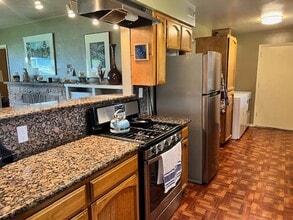 3749 Madrona Ln in Medford, OR - Building Photo - Building Photo