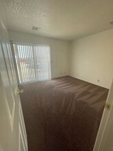 15254 Sequoia St-Unit -#B in Hesperia, CA - Building Photo - Building Photo