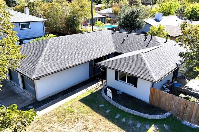 1105 Inland Greens, Unit A in Austin, TX - Building Photo - Building Photo