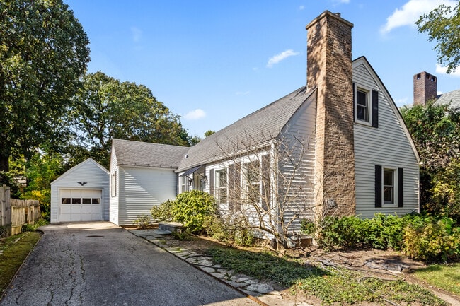 1380 Cavell Ave in Highland Park, IL - Building Photo - Building Photo