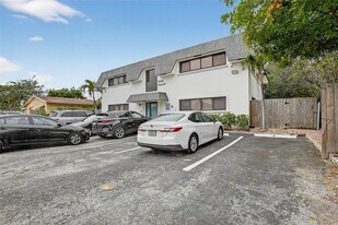 5731 NE 18th Ave in Fort Lauderdale, FL - Building Photo