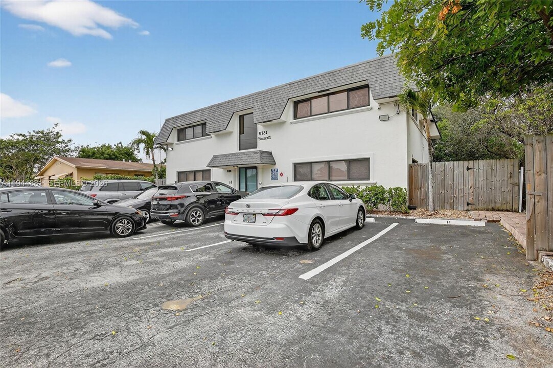 5731 NE 18th Ave in Fort Lauderdale, FL - Building Photo