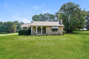 633 S Greensboro St in Liberty, NC - Building Photo