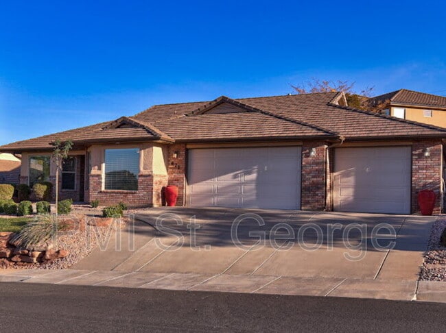 621 Rolling Hills Dr in Saint George, UT - Building Photo - Building Photo
