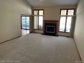 1809 Cloverdale Dr in Rochester, MI - Foto de edificio - Building Photo