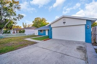 12392 Cumberland Dr in Largo, FL - Building Photo