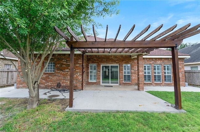 1104 N Boston College Dr in Edinburg, TX - Building Photo - Building Photo