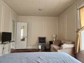 342 Fairmont Ave, Apt 5, Unit #5 FULLY FURNISHED RENTAL Retro Loves Company in Winchester, VA - Building Photo - Building Photo