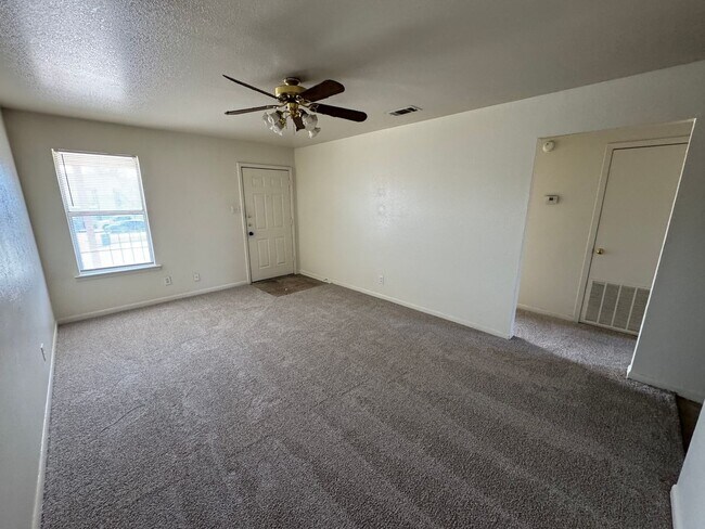 1003 Circle M Dr, Unit Apt B in Killeen, TX - Foto de edificio - Building Photo