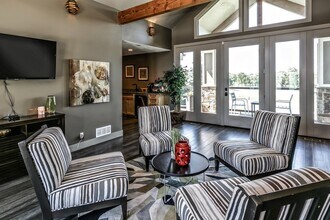 Tiburon View Apartments in Omaha, NE - Foto de edificio - Building Photo