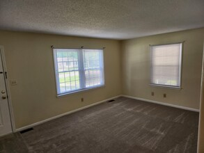 5900 Neuse St in Raleigh, NC - Building Photo - Building Photo