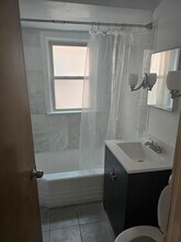 8851 S Blackstone Ave in Chicago, IL - Building Photo - Building Photo