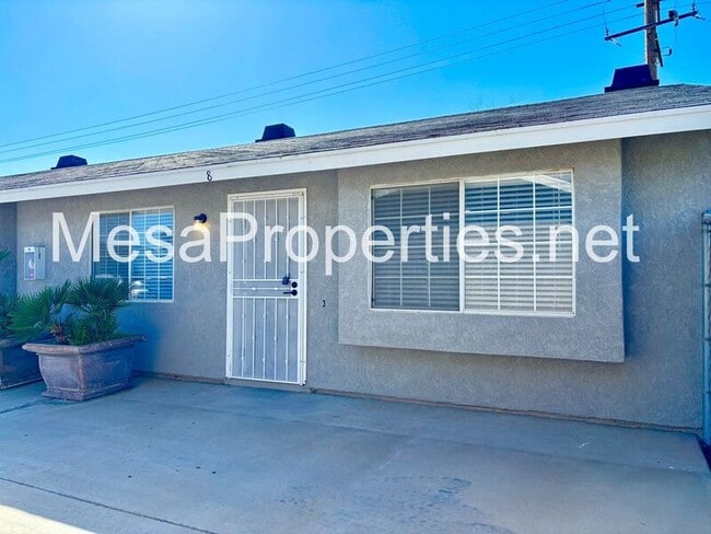 15011 Bear Valley Rd in Hesperia, CA - Building Photo - Building Photo