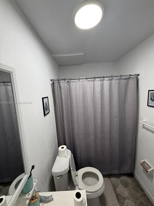 3536 NE 168th St in North Miami Beach, FL - Building Photo - Building Photo