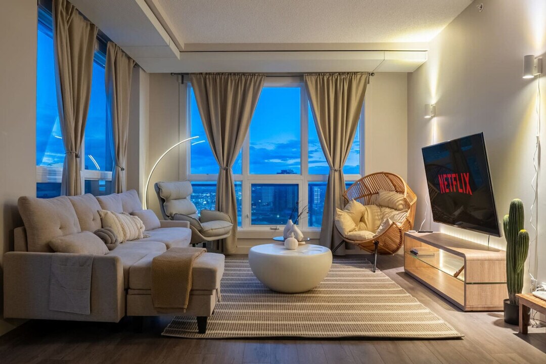 741 Ranchview Cir NW in Calgary, AB - Building Photo
