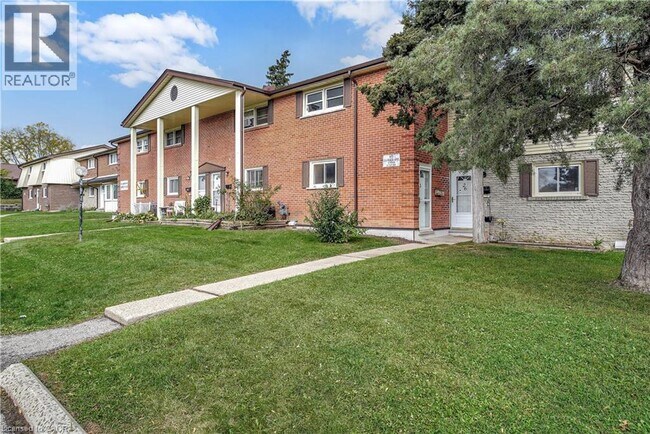 162 Jansen Ave in Kitchener, ON - Building Photo - Building Photo
