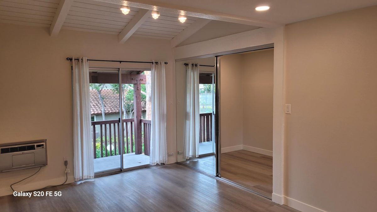 1030 W MacArthur Blvd in Santa Ana, CA - Building Photo