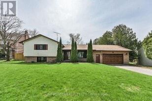 43 Lakeview Ave in Gormley, ON - Building Photo