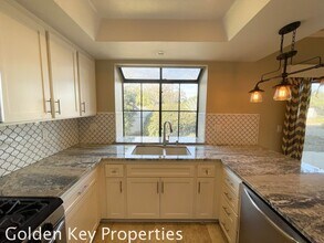 6918 Sandpiper Pl in Carlsbad, CA - Building Photo - Building Photo