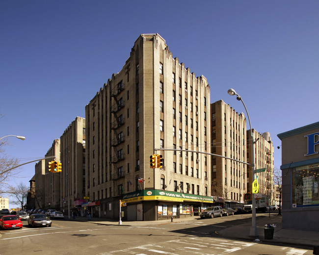 Noonan Plaza in Bronx, NY - Foto de edificio - Building Photo