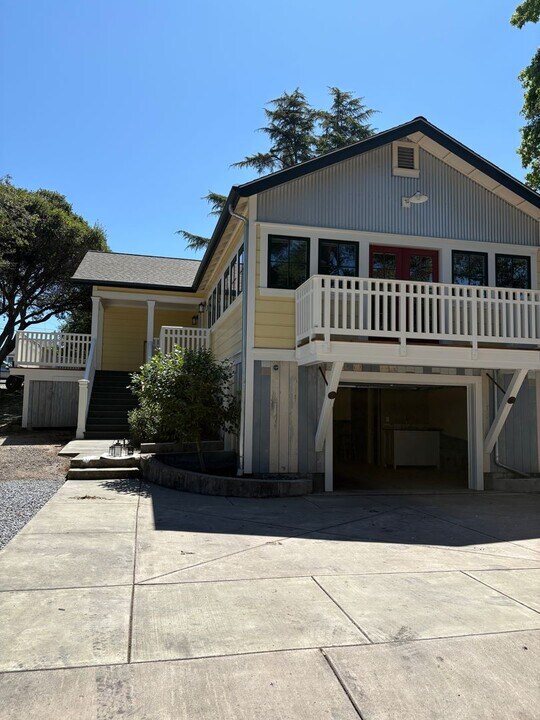 9566 Main St in Penngrove, CA - Building Photo