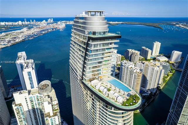 300 Biscayne Boulevard Way, Unit 706E in Miami, FL - Foto de edificio