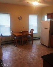 27 Ibbetson St-Unit -Apt 2 in Somerville, MA - Foto de edificio - Building Photo