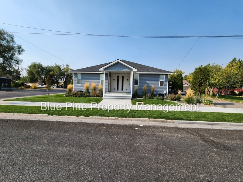 1664 S Higbee Ave in Idaho Falls, ID - Building Photo