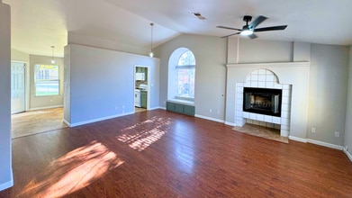 10172 Evelyn Ave in California City, CA - Building Photo - Building Photo