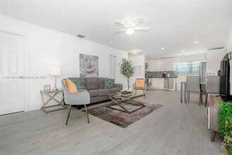 201 Columbus Pkwy in Hollywood, FL - Building Photo - Building Photo