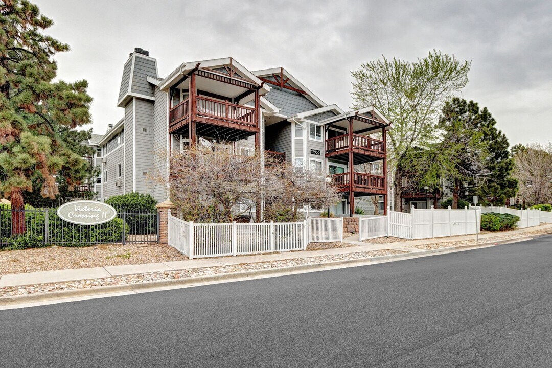 17600 E Loyola Dr in Aurora, CO - Building Photo