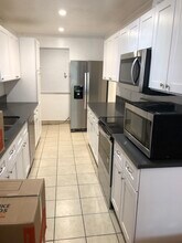 5650 Sumner Way, Unit Apartment for rent in Culver City, CA - Foto de edificio - Building Photo