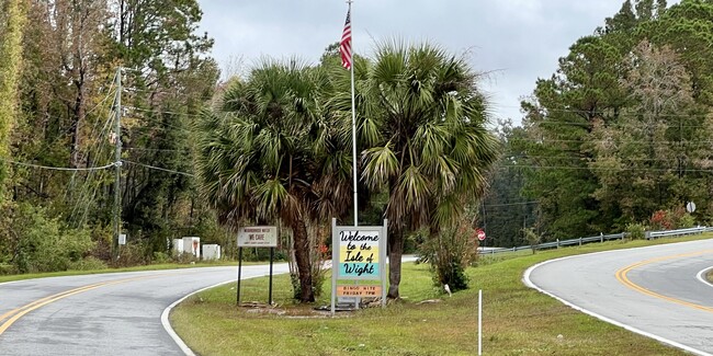 64 Island Dr in Midway, GA - Foto de edificio - Building Photo