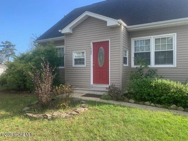 1560 Whittier Ave in Toms River, NJ - Building Photo