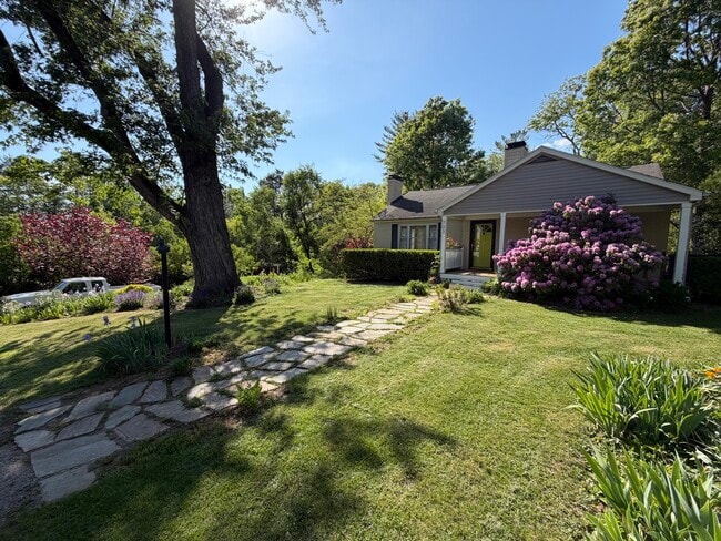 703 York Dr