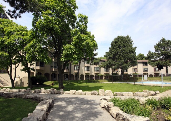 Valley Wood Apartments in Toronto, ON - Building Photo - Building Photo