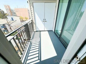 1041 N Cummings St in Los Angeles, CA - Building Photo